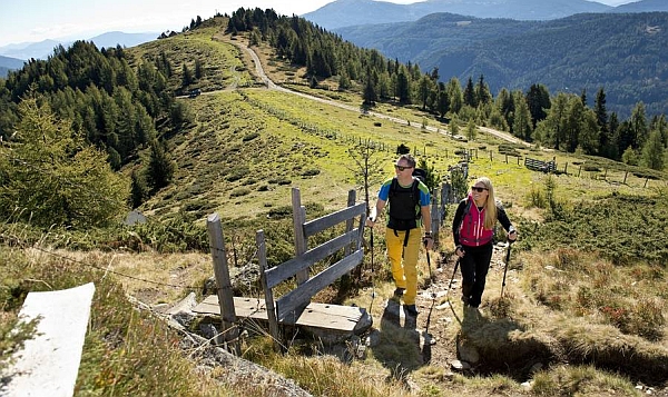 Von Mauterndorf starten aussichtsreiche Wanderungen und spannende Entdeckungstouren für die ganze Familie. - Foto: djd/Tourismusverband Mauterndorf