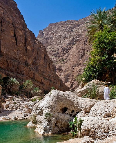 Im Landesinneren prägen Gebirgszüge, Canyons und Oasenstädte das Bild. - Foto: djd/Sultanate of Oman