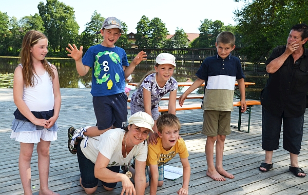 Die junge Schauspieltruppe bei der Probe - Foto: Westenhuber