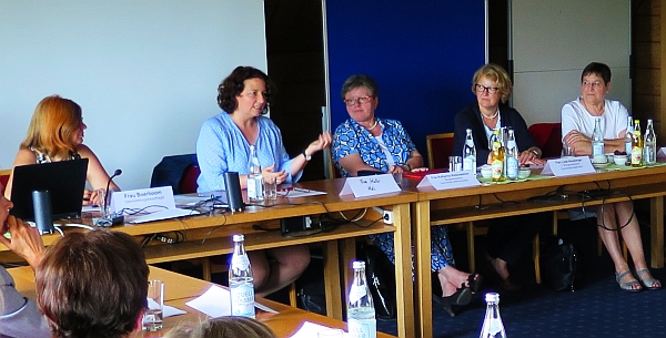 Im Landratsamt Landshut fand das erste parteiübergreifende Treffen der Kommunalpolitikerinnen zur Vorbereitung der nächsten Kommunalwahlen statt. - Foto: Landratsamt Landshut