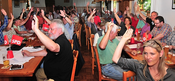 Der SPD-Unterbezirk schickt Johanna Uekermann einstimmig ins Rennen für den Bundestagswahlkampf - Foto: Haas