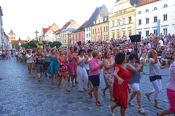 Volksfestvorfreundentribünenfest 2015 - Foto: Stadt Straubing