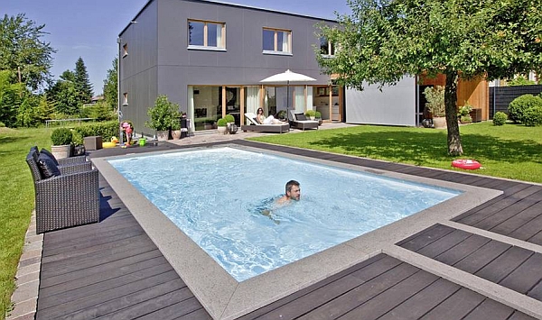 Eine Poolsanierung bringt das hauseigene Schwimmbecken wieder auf Vordermann und steigert das Badevergnügen. Foto: djd/Zodiac