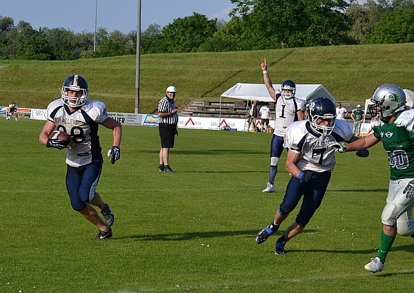 Martin Gierl auf dem Weg zum Touchdown. Archivbild aus der letzten Begegnung zwischen den Spiders und den Lechstädtern. - Foto: Hofmann