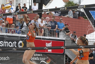 Natascha Niemczyk (links) und Sabrina Karnbaum (rechts) von NawaRo Straubing gehen ohne Druck ins Turnier von St. Peter Ording. Die Qualifikation für die Deutsche Meisterschaft ist bereits gesichert - Foto: hochzwei, smart beach tour