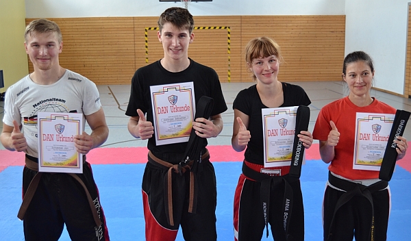 Von Links: Jan Schabbel, Sebastian Höflinger, Anna Schneider, Elke Grasmüller. Foto: Babel