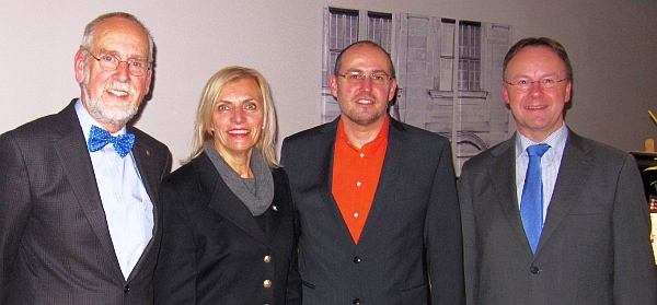 Die ÖDP-Bezirksräte (v. l.) Joachim Graf (Oberpfalz), Ingrid Malecha (Mittelfranken), Alexander Abt (Schwaben) und Urban Mangold (Niederbayern) wollen, dass die Politik weniger unter dem Einfluss von Großkonzernen steht. 