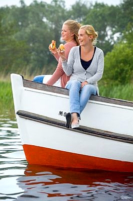 Frauen essen Fischbrötchen Copyright: TASH/ I. Wandmacher Fotograf: Ingo Wandmacher