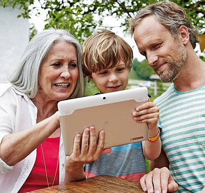 Vielen Internetnutzern ist nicht bewusst, welche Datenspur sie mit jedem Klick online hinterlassen. - Foto: djd/Deutsche Telekom