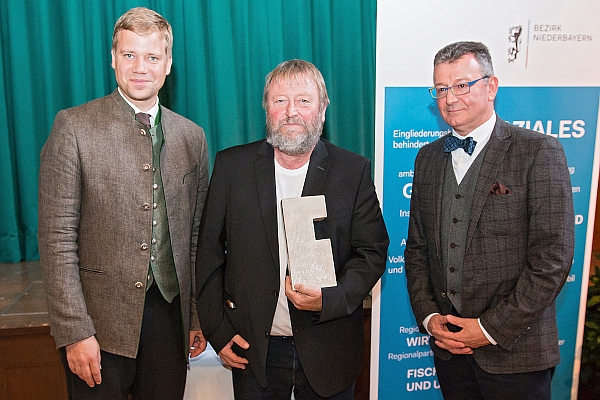 Bezirkstagspräsident Dr. Olaf Heinrich, Hubert Huber, Bezirksheimatpfleger Dr. Maximilian Seefelder