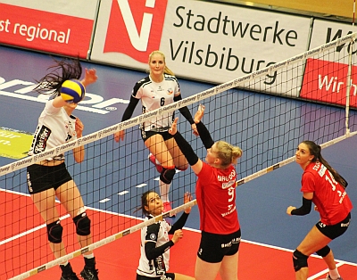 Szene aus der Begegnung der Roten Raben mit Suhl. - Foto: Rosenberg