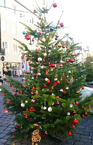 Der Wichtelbaum des ZAW-SR in diesem Jahr. - Foto: ZAW-SR