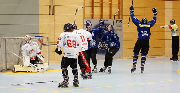 Jubel nach einem Tor. Doch davon gab es letztendlich zu wenig. - Foto: Bauer