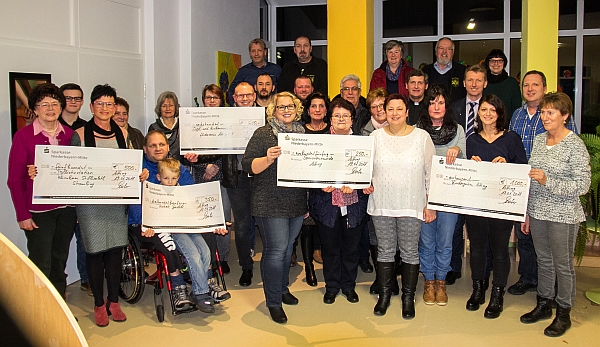 Der Erlös aus dem Attinger Christkindlmarkt ist verteilt. - Foto: Bauer