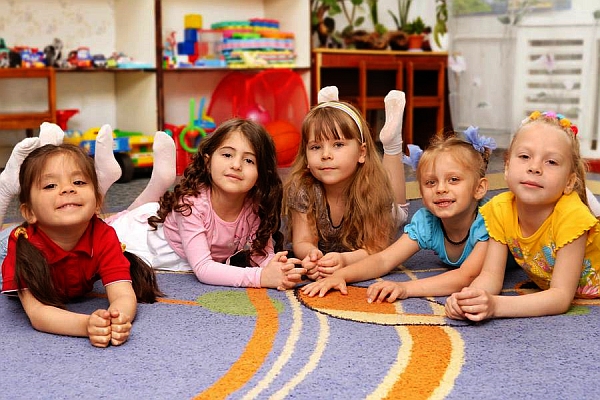 Während der Kindergartenzeit steckt sich der Nachwuchs häufig mit Infekten an. Foto: djd/Emil/andriy brazhnykov-fotolia