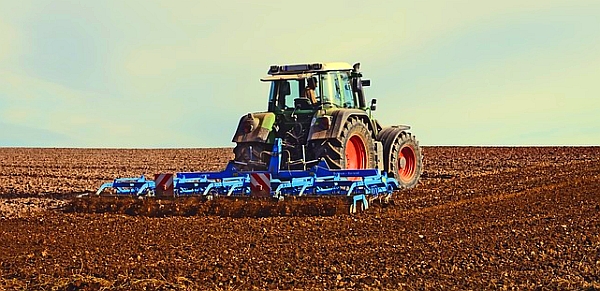 Ein zentrales Problem für die bayerischen Bauernfamilien bleibt der ungebremste Entzug von landwirtschaftlichen Flächen durch Bebauung und Ausgleichsflächen.