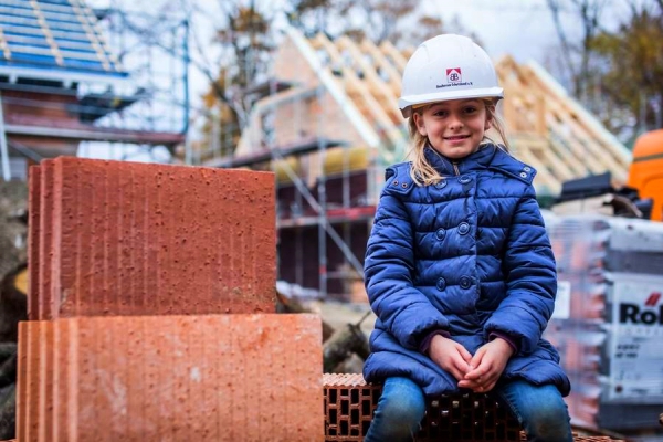 Sicher ans Bauziel: Verbraucherrechte spielen im neuen Bauvertragsrecht ab 2018 eine größere Rolle als bisher. Foto: djd/Bauherren-Schutzbund