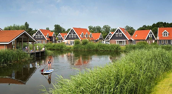 Der niederländische Ferienpark Landal Esonstad liegt einen Steinwurf vom Weltnaturerbe Wattenmeer und dem Schutzgebiet Lauwersmeer entfernt. 2754 KB Foto: djd/Landal GreenParks GmbH