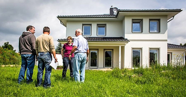 In jedem dritten Wohnhaus-Neubau kommt heute eine Wärmepumpen-Heizanlage zum Einsatz. Foto: djd/Bauherren-Schutzbund