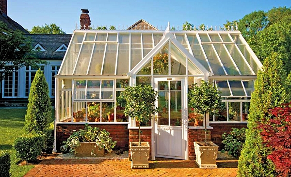 Moderne Gewächshäuser sind leichte, filigrane Schmuckstücke für jeden Garten. Foto: djd/Andrew Burford Hartley Botanic