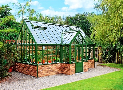 Gewächshäuser im rustikal-viktorianischen Stil: Sie führen die große Tradition der britischen Gartenkultur des 19. Jahrhunderts fort und sind zugleich multifunktional. 2362 KB Foto: djd/Andrew Burford Hartley Botanic