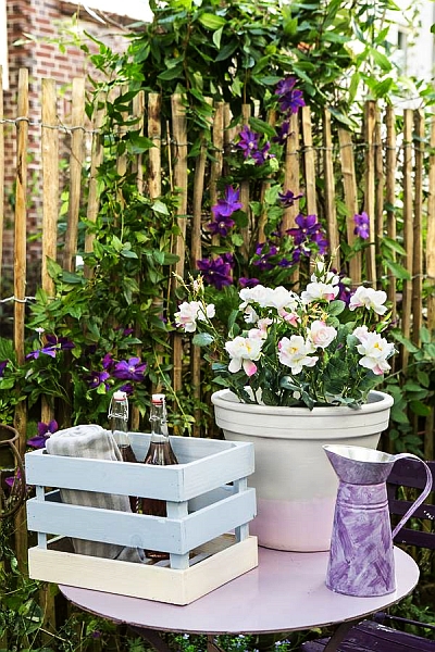 Aus alt mach neu: Mit Farben der neuen Generation lässt sich der Garten ganz anders in Szene setzen, ohne große Kosten investieren zu müssen. 