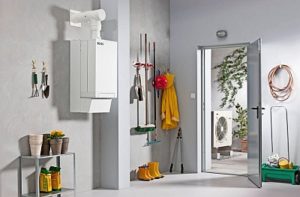 Hybridheizungen kombinieren die Vorteile von Gas-Brennwerttechnik und Wärmepumpe und lassen sich in jedem Haus installieren.