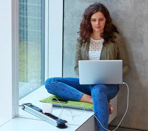 Immer einen freien Anschluss finden: Das ist kein Problem mit der richtigen Steckdosenleiste.