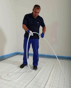 Behaglich zum Nachrüsten: Flächenheizungen etwa für den Boden sind auch bei der Altbausanierung eine gute und energiesparende Wahl. - Foto: djd/Smatrix Style