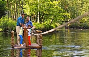 Der niederländische Ferienpark Landal Het Vennenbos liegt idyllisch mitten im Wald und am See.