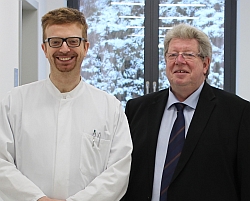 Prof. Dr. Bernhard Zrenner (re) und Dr. Stylianos Pyxaras (li)