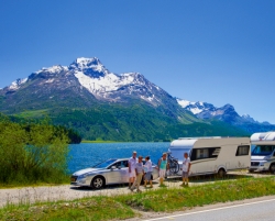In der Gruppe zu reisen ist nicht nur sicherer, es macht auch viel mehr Spaß. So lassen sich die herrlichen Ausblicke und Landschaften während der Tour gemeinsam genießen.