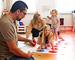 Wer neu bauen will oder einen Immobilienkauf plant, geht mit einer vorherigen individuellen Budgetanalyse finanziell auf Nummer sicher. Foto: djd/Geld und Haushalt