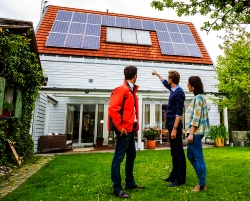 Wer Elektro-Leerrohre bis unters Dach bei der Planung seiner Hausinstallation vorsieht, kann zum Beispiel eine Photovoltaikanlage mit geringem Aufwand nachrüsten.