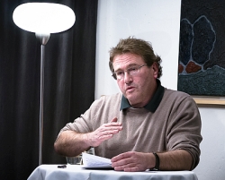 der Autor des Stückes, Thomas Schmid