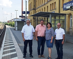 Ruth Müller, MdL zusammen mit Neufahrns Bürgermeister Peter Forstner (2. v. links) und Gemeinderat Alex Stigler (links) sowie Fraktionsvorsitzenden Sebastian Hutzenthaler.