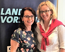 Bezüglich bezahlbarem Wohnungsraum sind sind die SPD-Landesvorsitzende Natascha Kohnen (rechts) und die Landshuter SPD-Stadtratsvorsitzende Anja König einig.