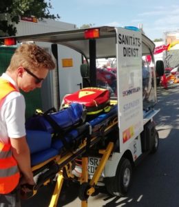 Tagesgeschäft ist dagegen die Versorgung mit Pflastern, weil gerade junge Mädchen gern neue Schuhe zum Volksfest anziehen.