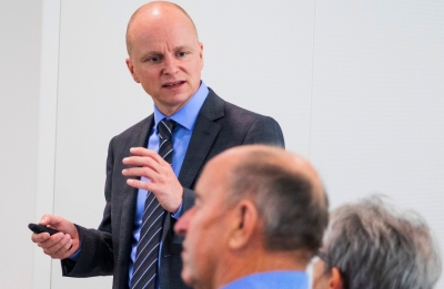 Carsten Raab, neuer Chefarzt der Klinik für Unfallchirurgie, hält drei Vorträge im neuen Programm – Schwerpunkt ist das Thema Schulter. Foto: Klinikum Landshut