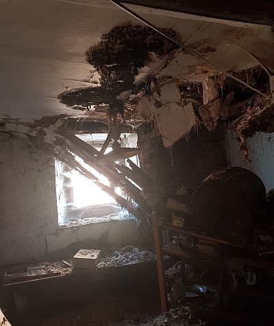 Das Haus ist laut Gemeinde wegen des desolaten Zustands (hier im ersten Stock) nicht nutzbar. Eine Sanierung sei wirtschaftlich in keinster Weise vertretbar.