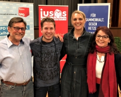 Kevin Kühnert (2. v. links) im Gespräch mit (von links) Gerd Steinberger, Patricia Steinberger und Anja König.