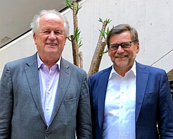 Gerd Steinberger (rechts) zusammen mit Prof. Dr. Heiner Flassbeck.