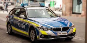 Frontal-Crash am Morgen: Auto landet bei Kirchroth im Acker