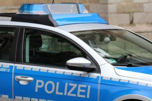 Unbekannter hält Frau fest: Polizei sucht weitere Betroffene