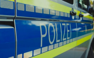 Rabiater BMW-Fahrer bremst anderen Autofahrer aus: Unfall auf der B8