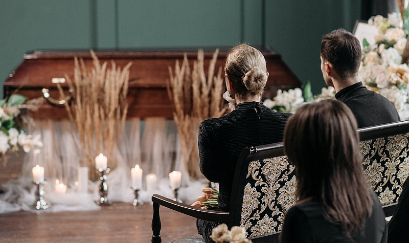 Bestattung mit Trauernden