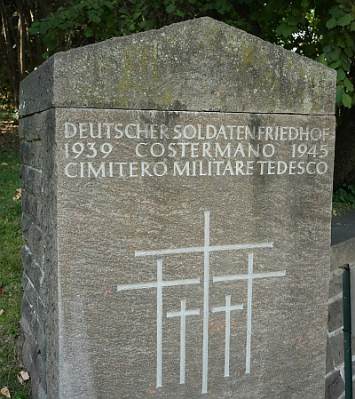 Stein im Friedhof Cosermano