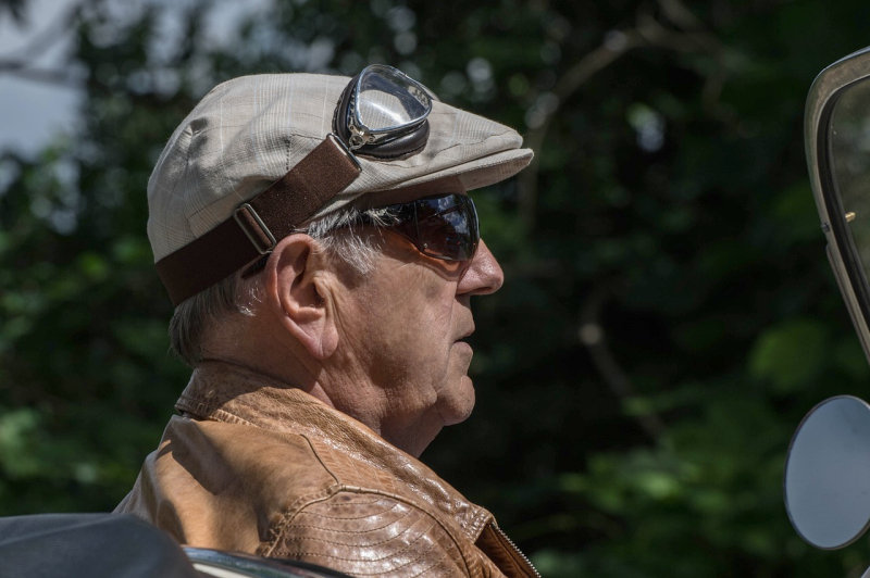 Senior Autofahrer