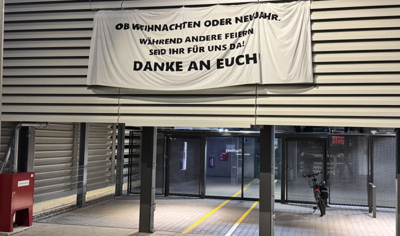 Transparent gegenüber dem Klinikum Straubing