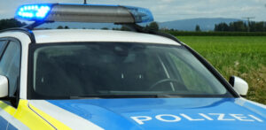 Auf der B20 bei Großenpinning: Astra knallt in Gegenverkehr